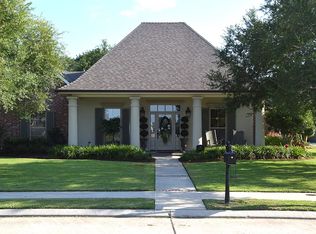 190 Grand Lakes Dr, Thibodaux, LA 70301