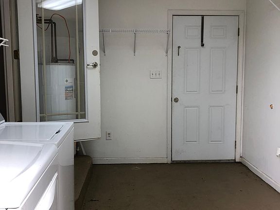 4th image of 418 E Oak Hill Ave