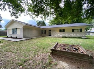 310 Gilchrist St SW, Hartselle, AL 35640