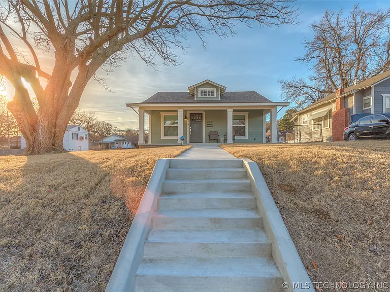 700 N McKinley Ave — Photo 28