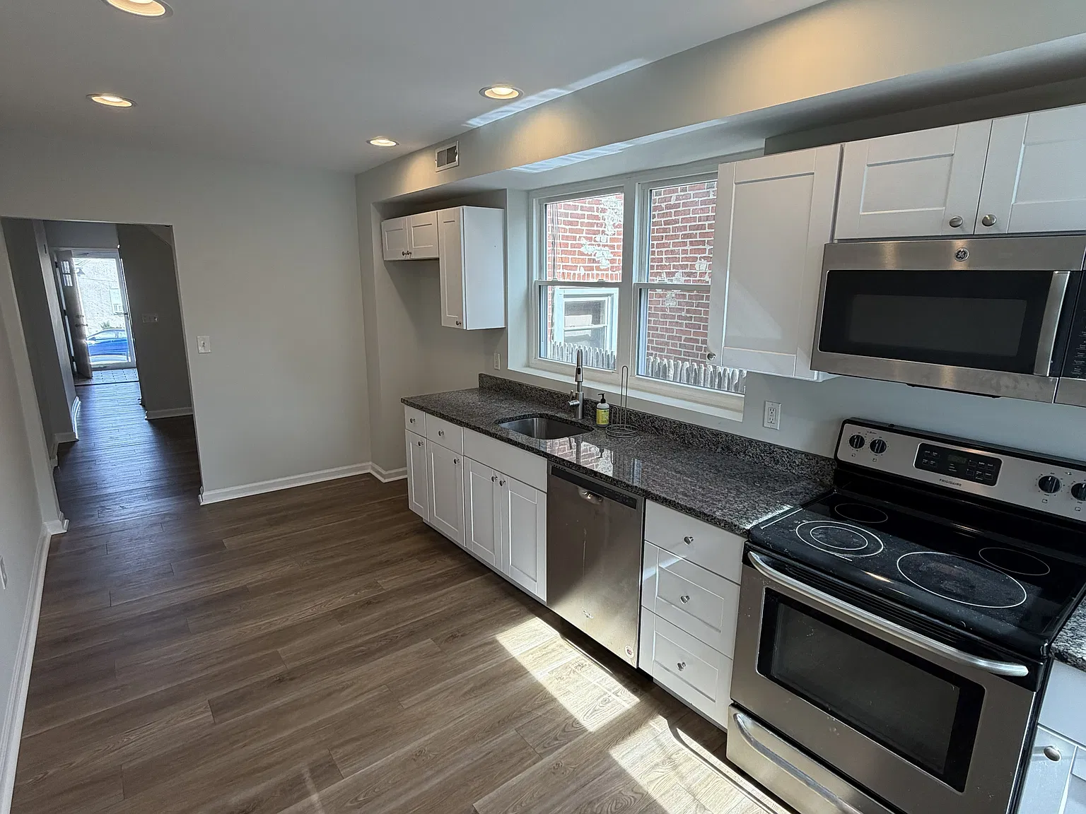 3 bed, 1116 sqft, $2,550 — Photo 4