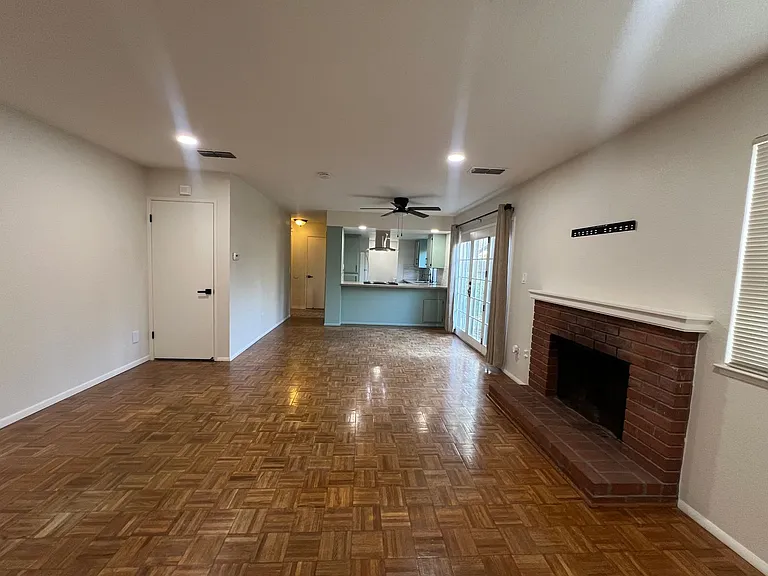 5170 Riverside Blvd — Photo 9