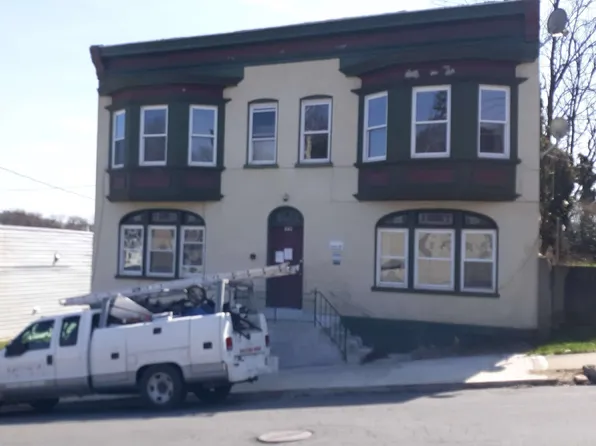 682 Bushkill St, Easton, PA 18042