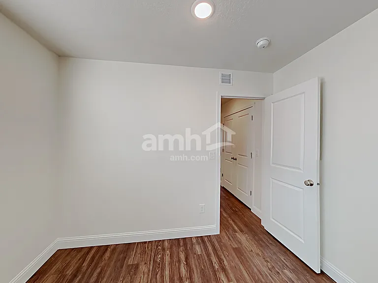 1436 E Allen Ln — Photo 17