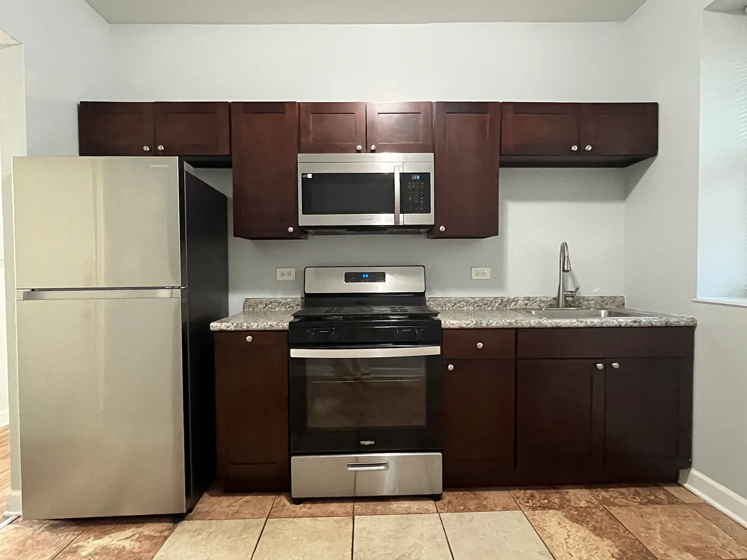 Opal Apartments — Photo 1