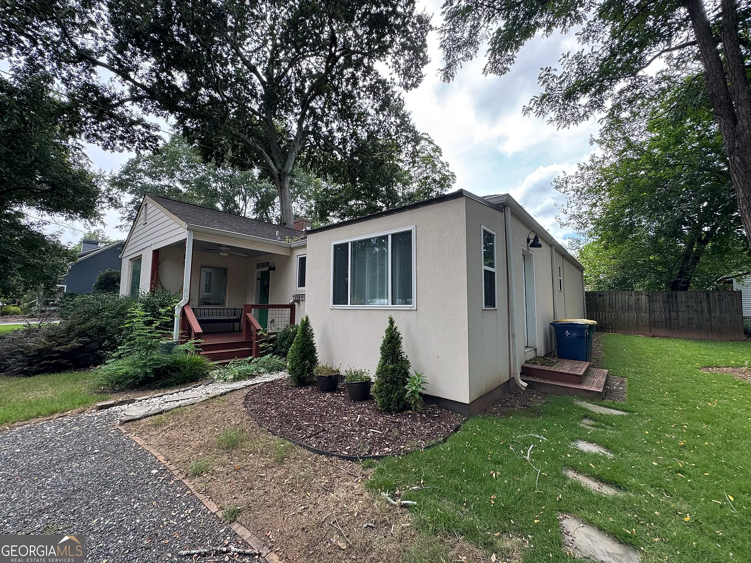 3 bed, 2.0 bath, 1421 sqft, $2,450 — Photo 2