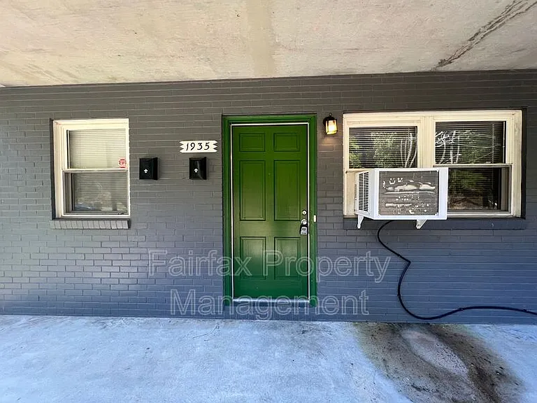 1935 Morehead Ave — Photo 3
