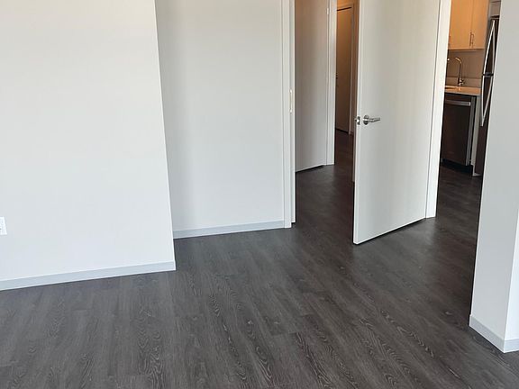 2nd image of 547 S Clark St #500