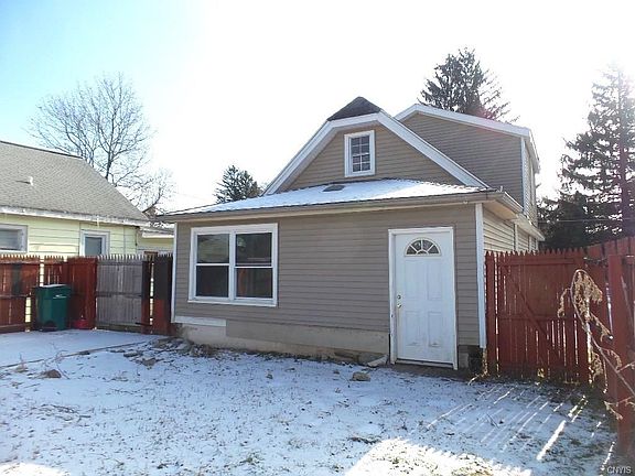 5th image of 184 Leonard Ave
