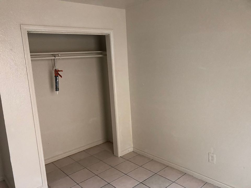 1st image of 435 Amires Pl