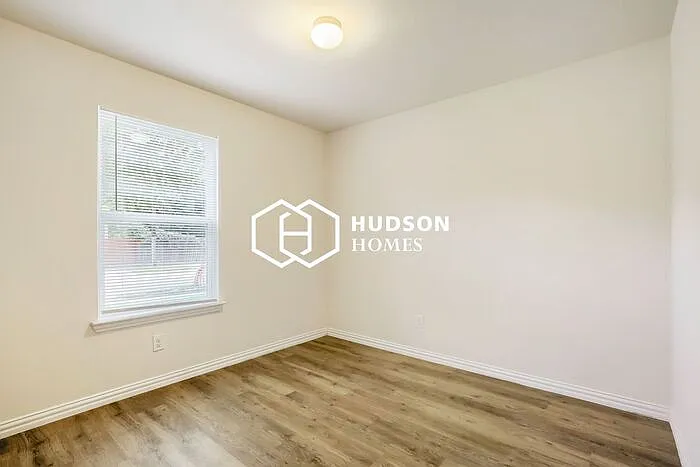 4919 Wellington St — Photo 8