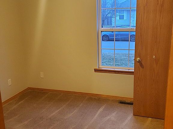2nd image of 128 E Loyal St