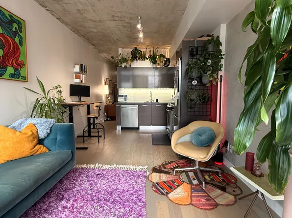 25 Stafford St #308, Toronto, ON M5V 0G3