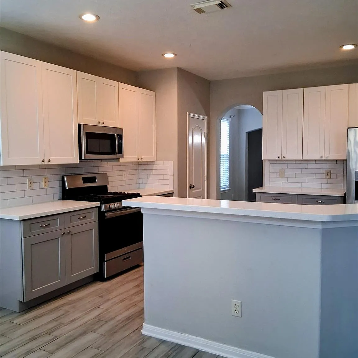 5 bed, 2.5 bath, 2592 sqft, $2,800 — Photo 4