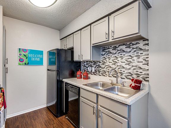 4th image of 6050 Oakland Hills Dr #508