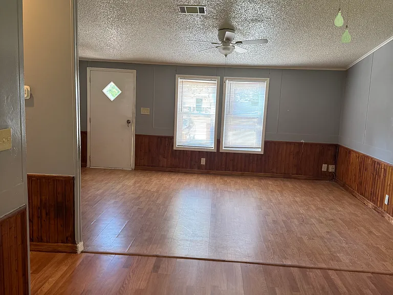 8743 Trilby Ave — Photo 2