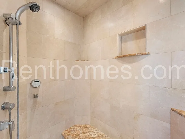 2940 Columbia St — Photo 47