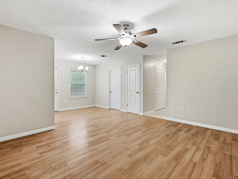 310A Redwood Ave — Photo 3