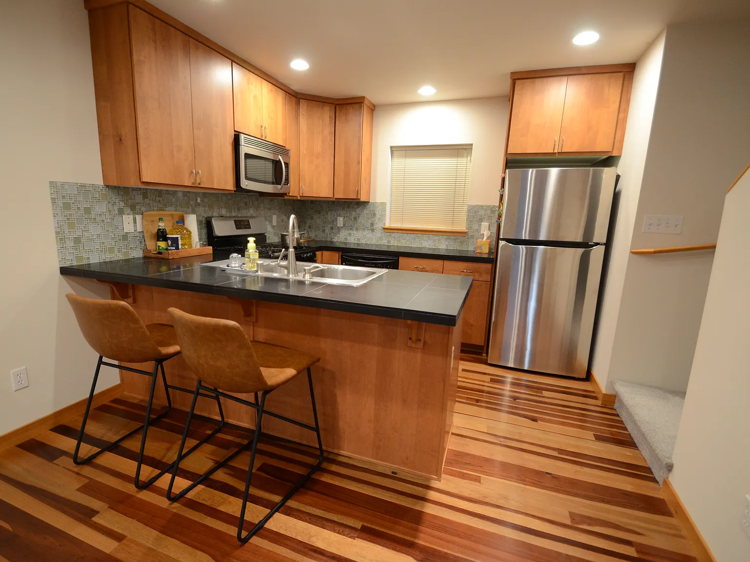 3 bed, 1000 sqft, $3,150 — Photo 2