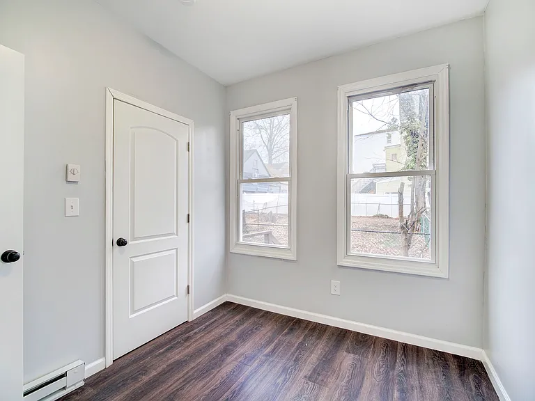 209 N 4th St #1 — Photo 11