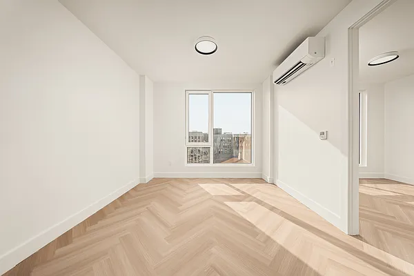 Living room, photo 2