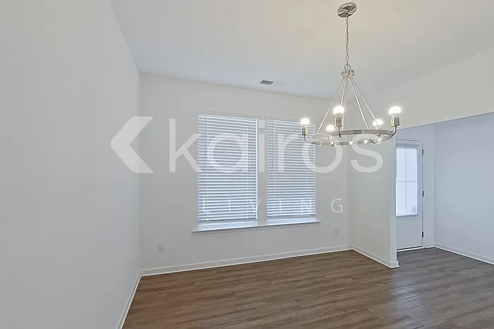 4 bed, 2.5 bath, 2159 sqft, $2,195 — Photo 3