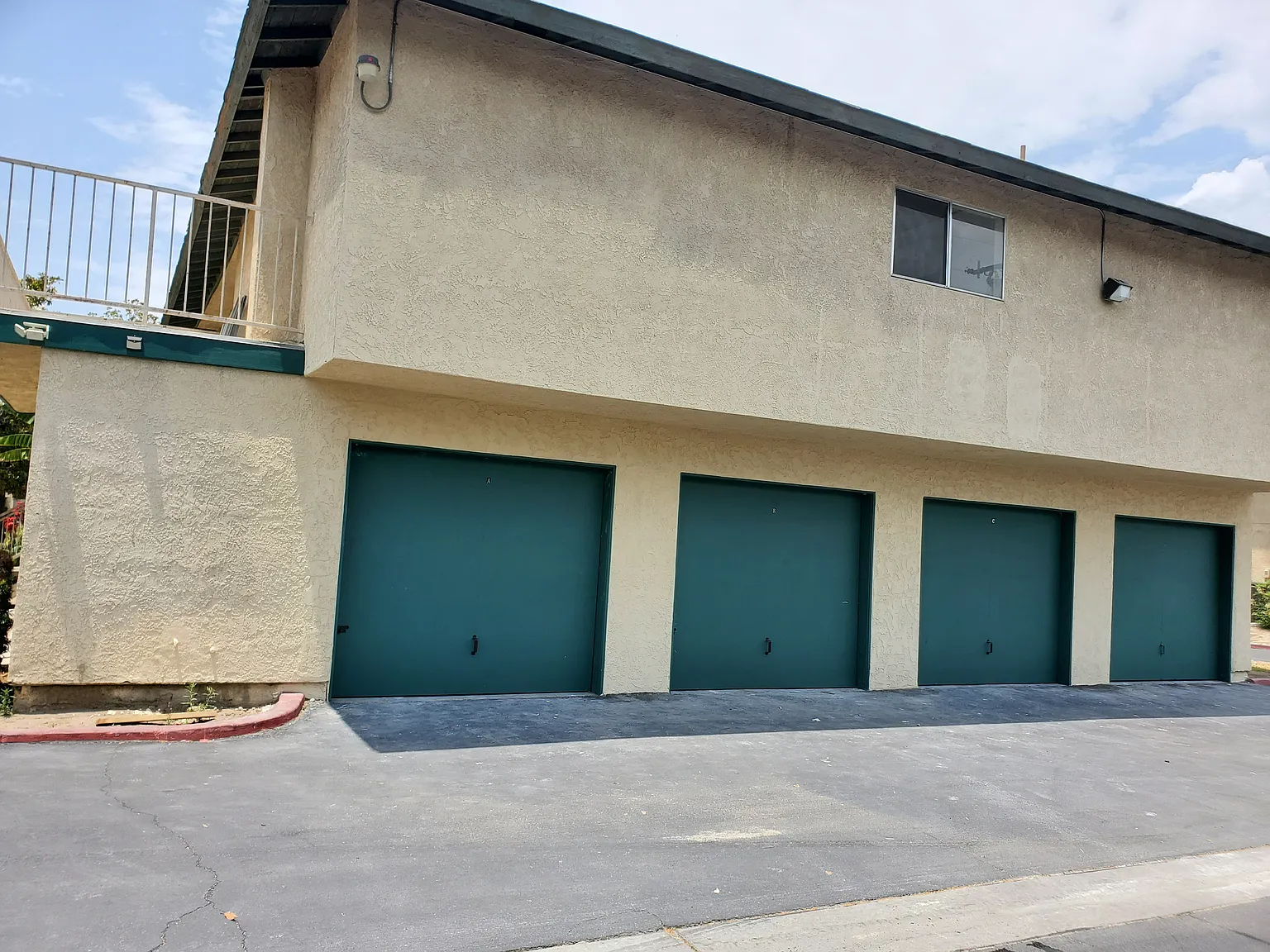 2 bed, 900 sqft, $2,100 — Photo 4