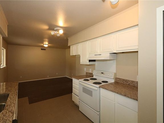 5th image of 127 Halifax Dr