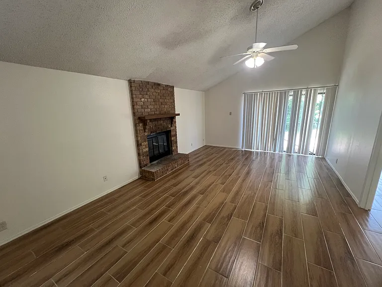38 Colonial Dr #B — Photo 8