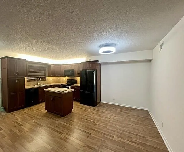 2 bed, 2.0 bath, 1176 sqft, $2,500 — Photo 3