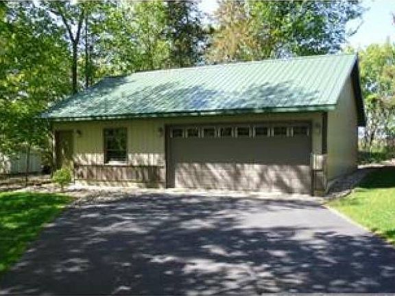 Extra shed & tar driveway