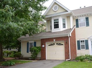 16 Topaz Dr #301, Franklin Park, NJ 08823