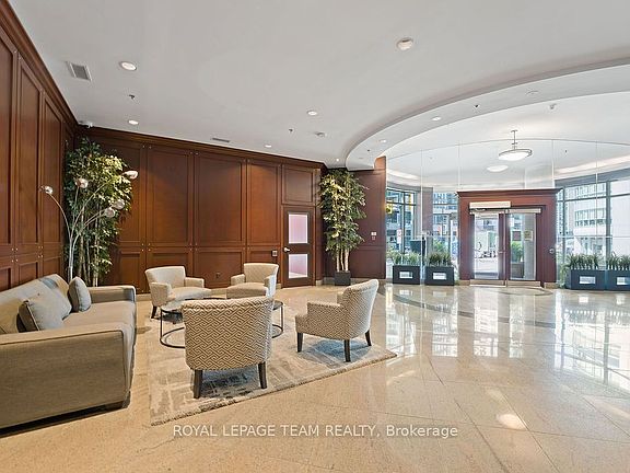 5th image of 234 Rideau St #509