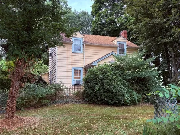 6362 S Main St, New Franklin, OH 44216