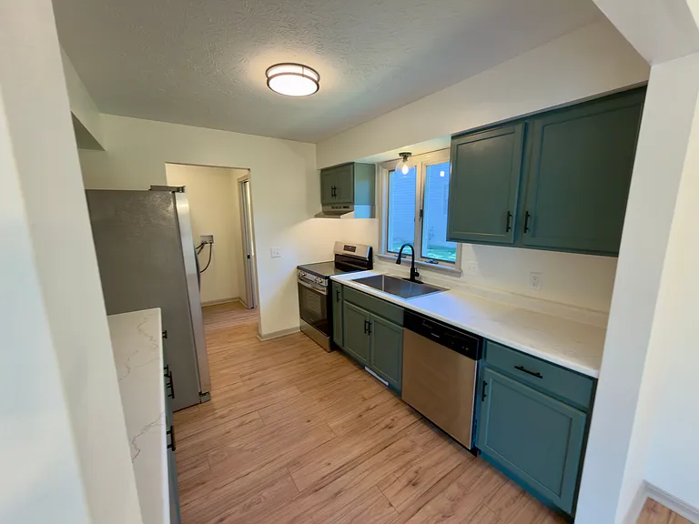 9976 Chamberlin Rd #1372SHARONBROOK — Photo 10