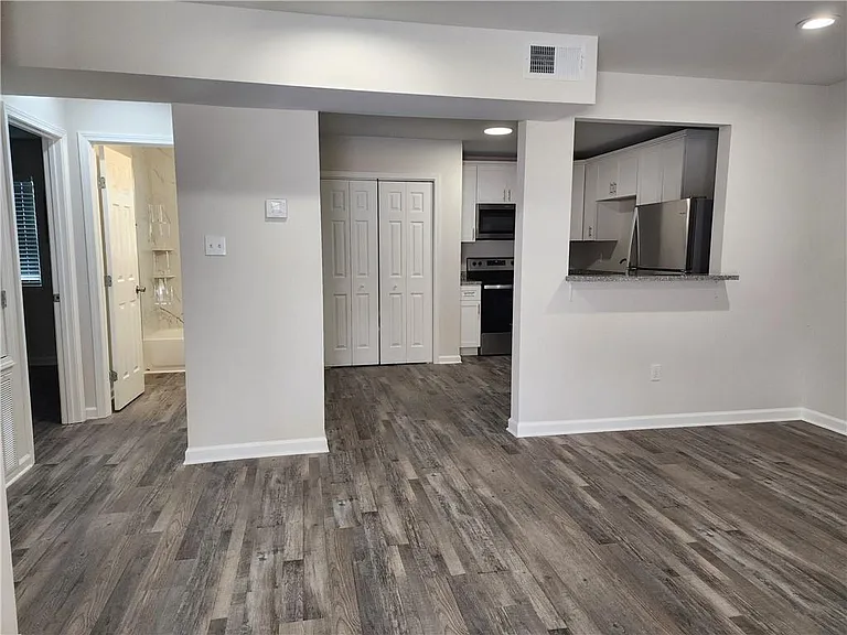 141 Hoover Dr #105 — Photo 4