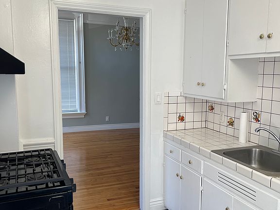 Kitchen/ to Living room