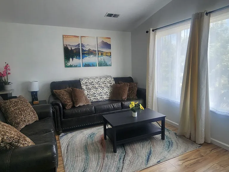 4190 Hillside Ct — Photo 3