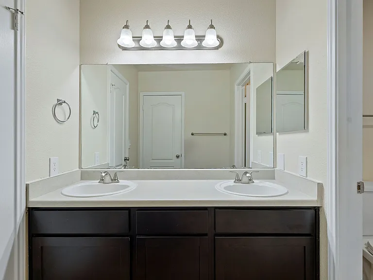B3 - Townhome Primary Bathroom
