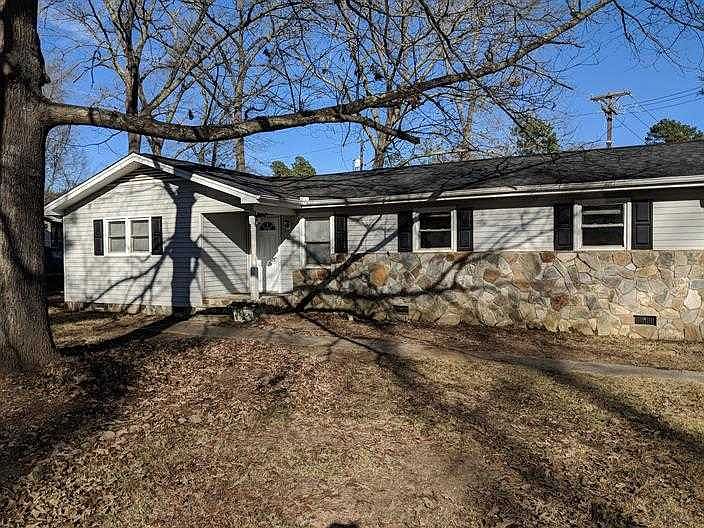 1st image of 211 Chuckwood Dr