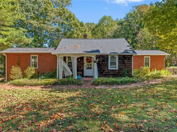 1742 Thompson Dr, Winston Salem, NC 27127