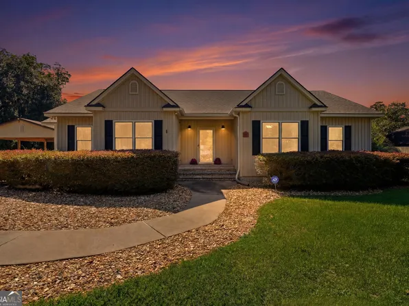 402 Houston St, Darien, GA 31305