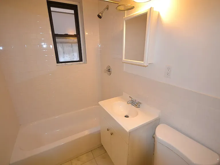 3415 Parsons Blvd #4M — Photo 7