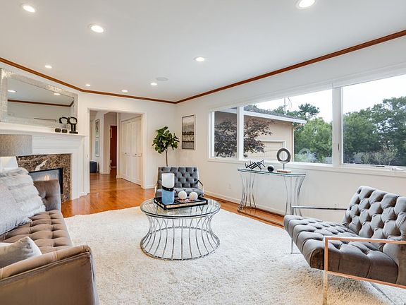 4th image of 2060 Queens Ln