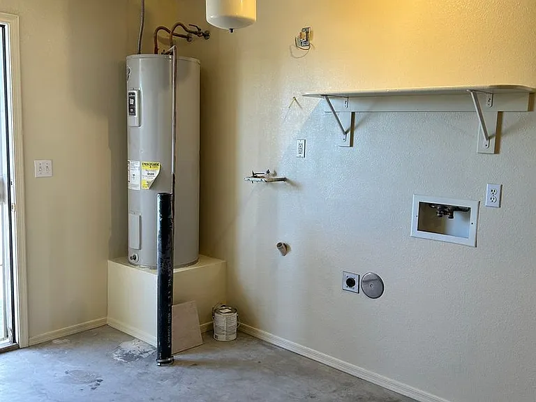 2139 Moyo Dr — Photo 16