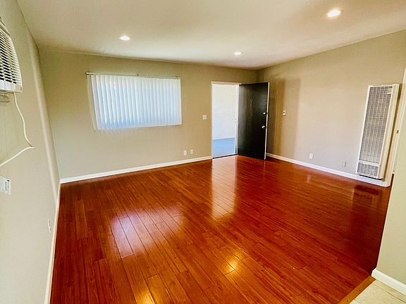 3rd image of 212 S Jackson St APT 9