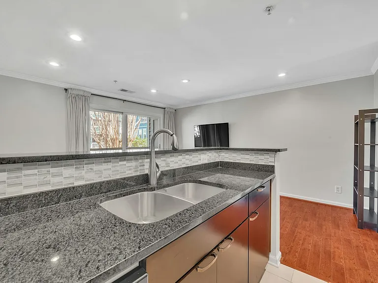 505 N Graham St — Photo 17