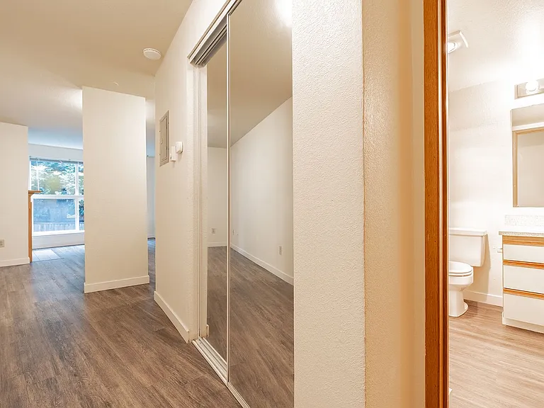 Francis Ave Apartments — Photo 7