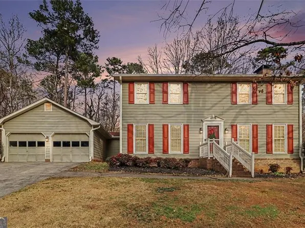 1490 Hickory Ln, Lilburn, GA 30047