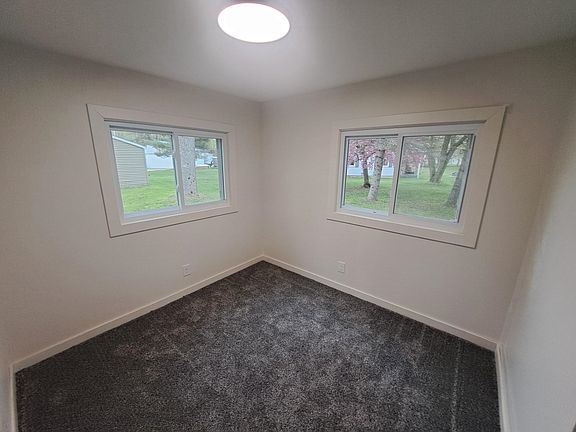 5th image of 1300 Lakeview Dr